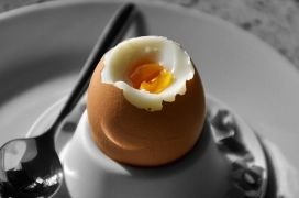 Vaječné bílky nebo celé vejce? Která volba je rozumnější pro budování svalové hmoty?