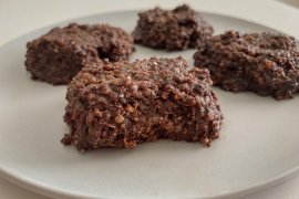Unbaked chocolate dessert from quinoa and chia seeds